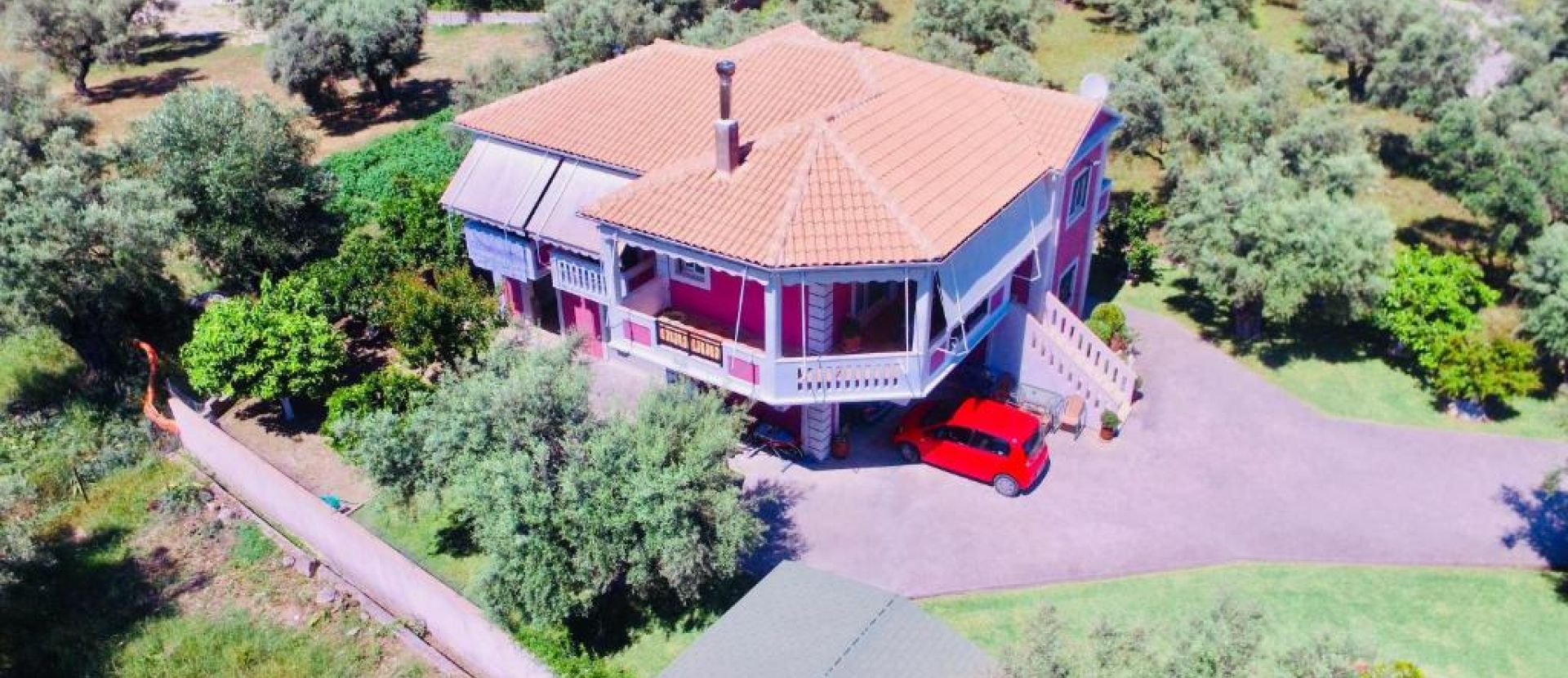 Elichrison Studios