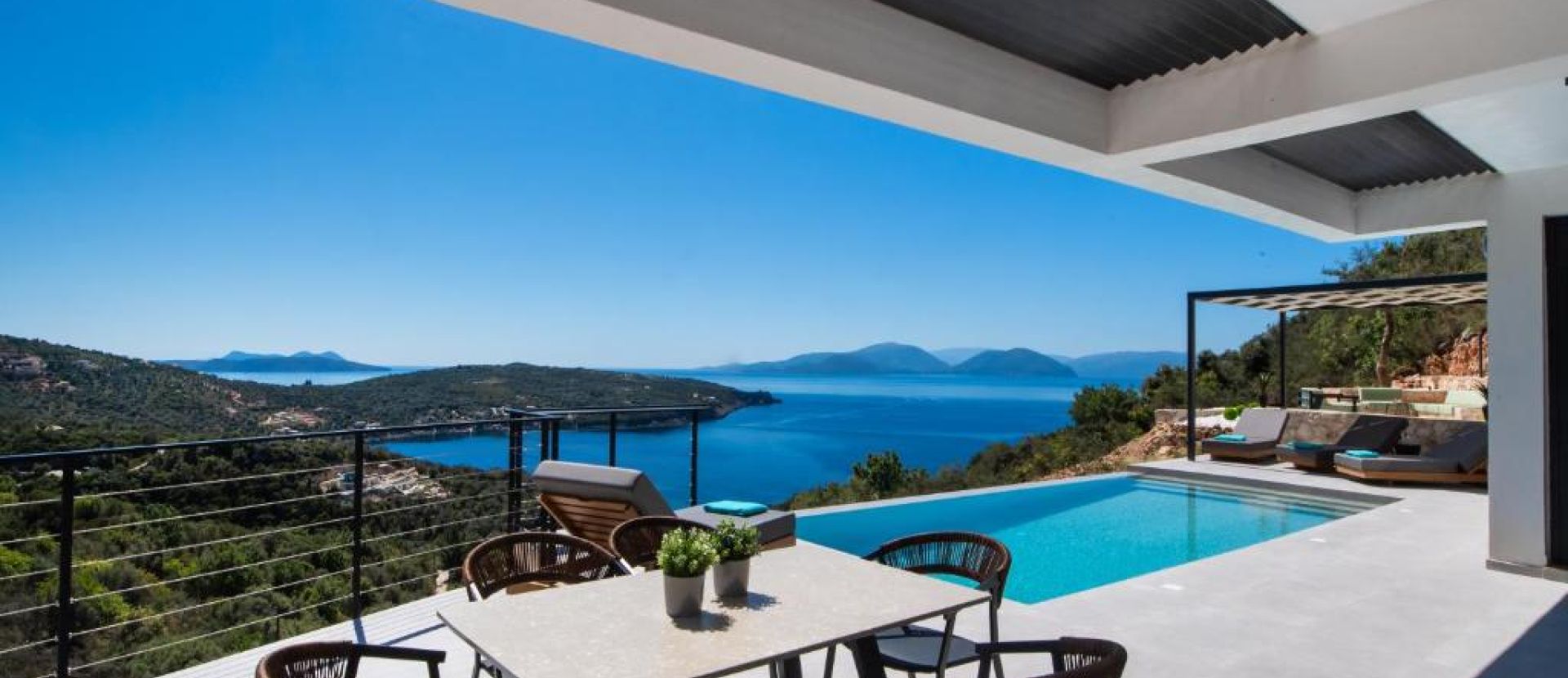 Pantea Luxury Villa